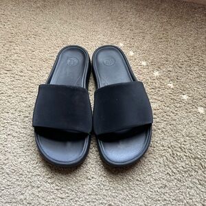 Lululemon Restfeel slides